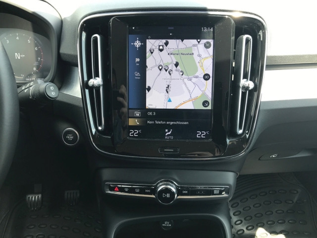 Bild 12: VOLVO PKW XC40 T3 Momentum