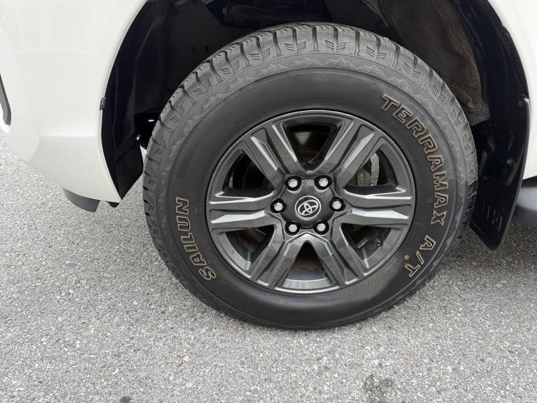 Bild 13: Toyota Hilux DK Active 2,4D