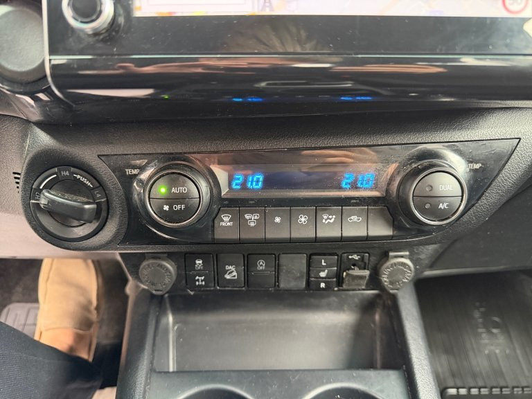 Bild 5: Toyota Hilux DK Active 2,4D