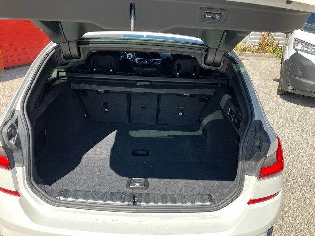 Bild 9: BMW 330i xDrive Touring