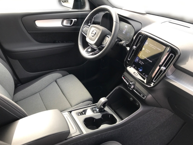 Bild 5: VOLVO PKW XC40 Core, T2 Automatikgetriebe, Benzin