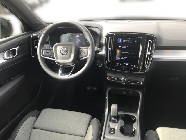 Bild 6: VOLVO PKW XC40 Core, T2 Automatikgetriebe, Benzin