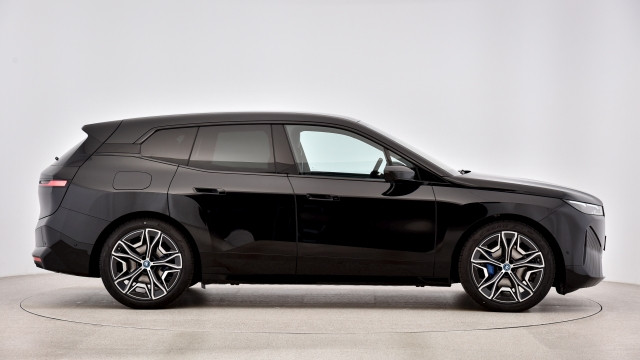 Bild 9: BMW iX xDrive40 i20