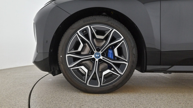 Bild 6: BMW iX xDrive40 i20