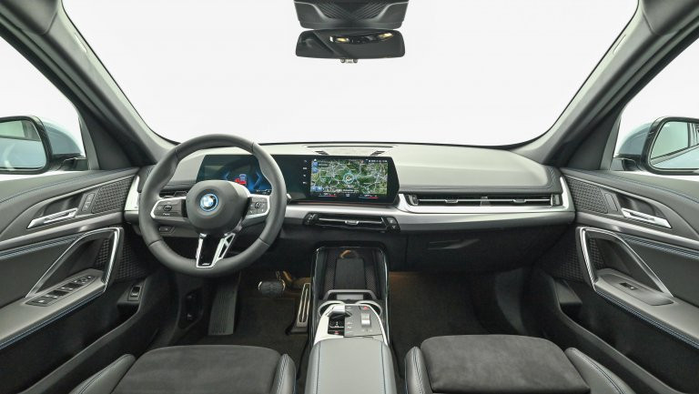 Bild 1: BMW iX1 xDrive30 U11