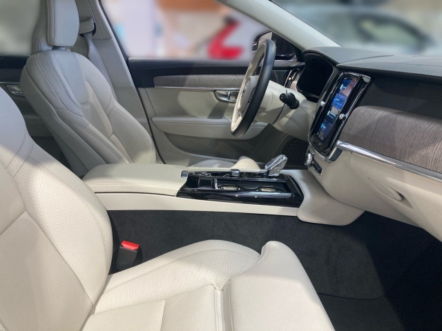 Bild 6: VOLVO PKW V90 Recharge Ultimate, T6 AWD Plug-in Hybrid, Elektrisch/Ben