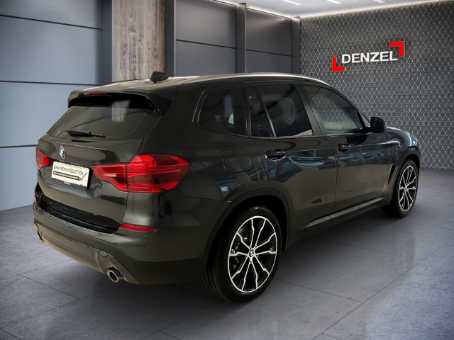 Bild 3: BMW X3 xDrive30i Advanta