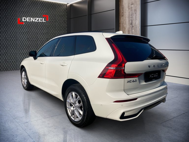 Bild 1: VOLVO PKW XC60 Plus, B4 Mild Hybrid, Benzin, Dark