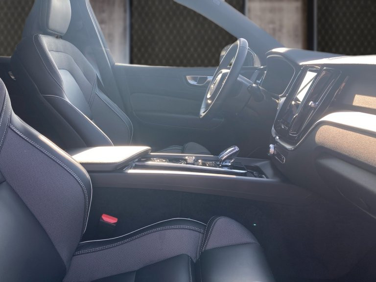 Bild 6: VOLVO PKW XC60 Plus, B4 Mild Hybrid, Benzin, Dark