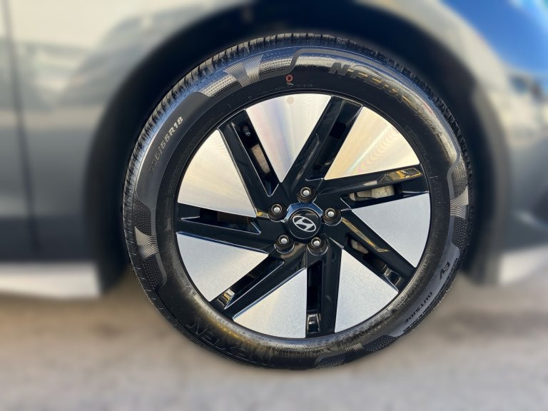 Bild 4: Hyundai Ioniq 6 Elektro 77,4KWh Plus Line Long Range Aut.
