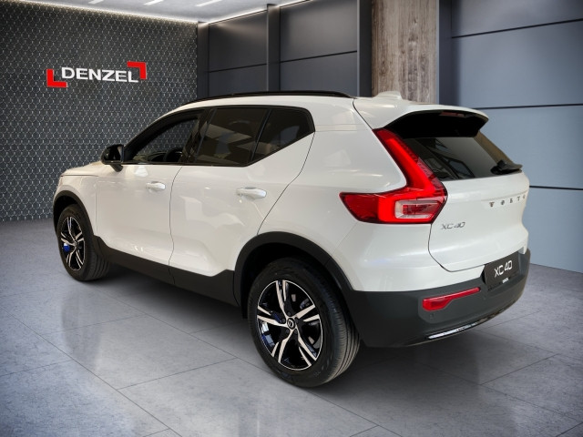 Bild 1: VOLVO PKW XC40 Plus, B4 Mild Hybrid, Benzin, Dark