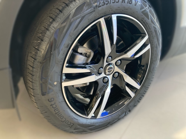Bild 3: VOLVO PKW XC40 Plus, B4 Mild Hybrid, Benzin, Dark