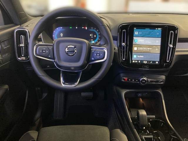 Bild 4: VOLVO PKW XC40 Plus, B4 Mild Hybrid, Benzin, Dark