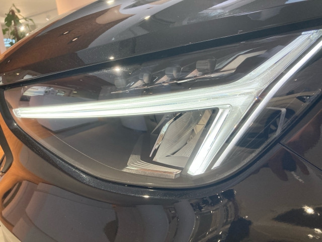 Bild 3: VOLVO PKW XC40 Ultra, B4 Mild Hybrid, Benzin, Dark