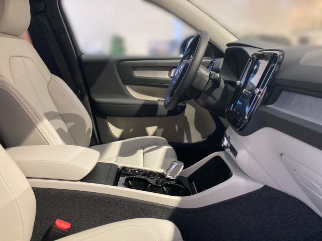 Bild 6: VOLVO PKW XC40 Ultra, B4 Mild Hybrid, Benzin, Dark