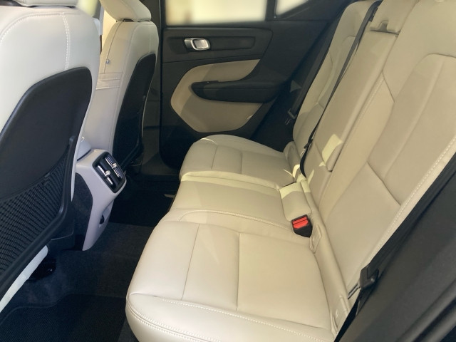 Bild 7: VOLVO PKW XC40 Ultra, B4 Mild Hybrid, Benzin, Dark