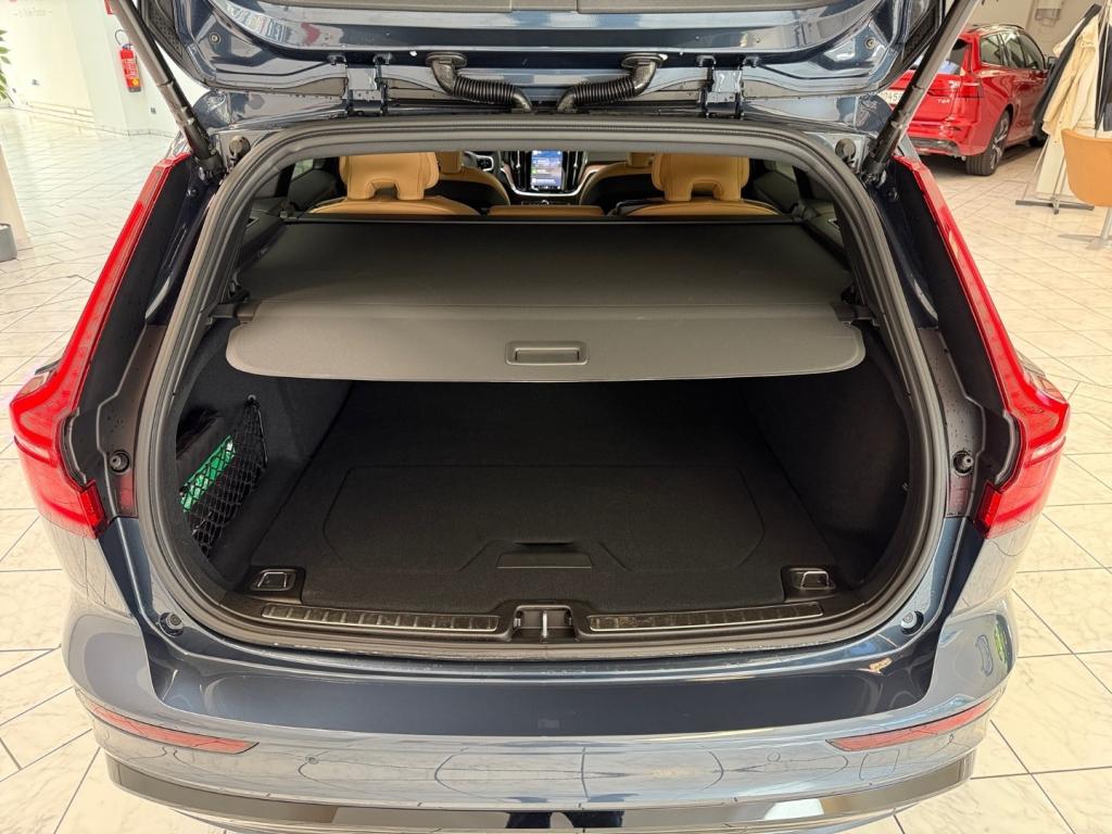 Bild 3: VOLVO PKW V60 B4 Plus Dark Blau