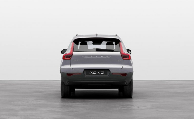 Bild 3: VOLVO PKW XC40 B3 Mild Hybrid Plus Dark