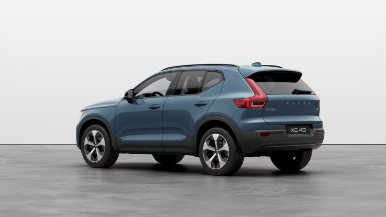 Bild 1: VOLVO PKW XC40 Plus, B3 Mild Hybrid, Benzin, Dark