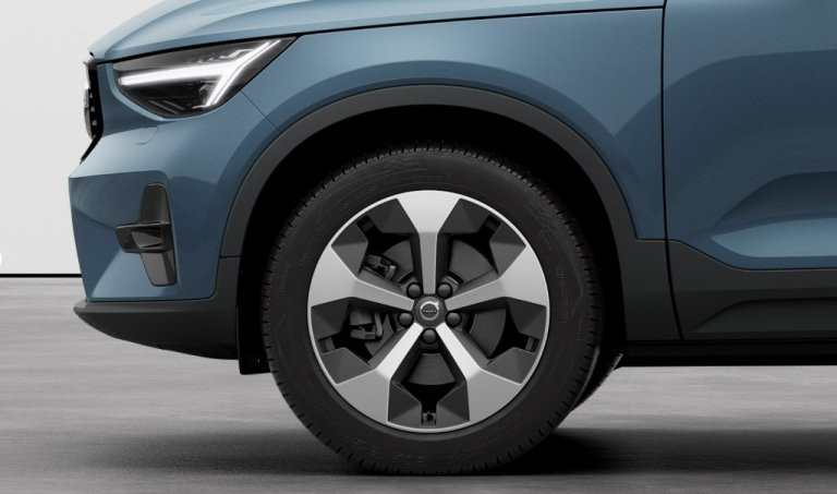 Bild 2: VOLVO PKW XC40 Plus, B3 Mild Hybrid, Benzin, Dark