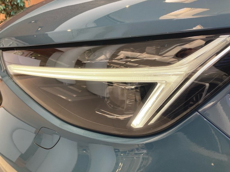 Bild 2: VOLVO PKW XC40 Plus, B3 Mild Hybrid, Benzin, Dark