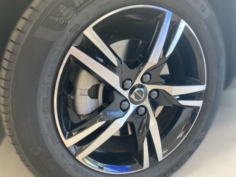 Bild 3: VOLVO PKW XC40 Plus, B3 Mild Hybrid, Benzin, Dark