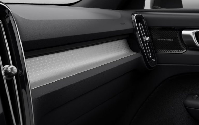 Bild 4: VOLVO PKW XC40 Plus, B3 Mild Hybrid, Benzin, Dark
