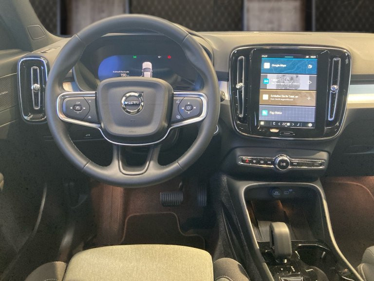 Bild 4: VOLVO PKW XC40 Plus, B3 Mild Hybrid, Benzin, Dark