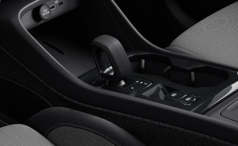 Bild 8: VOLVO PKW XC40 Plus, B3 Mild Hybrid, Benzin, Dark