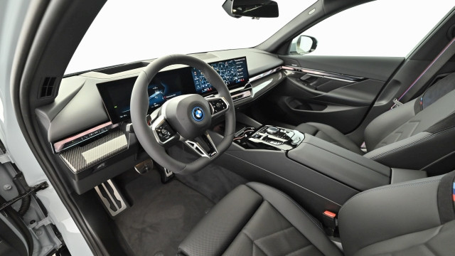 Bild 4: BMW i5 xDrive40 Limousine G60