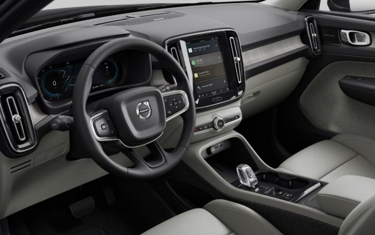 Bild 4: VOLVO PKW XC40 B4 Mild Hybrid Ultra Dark