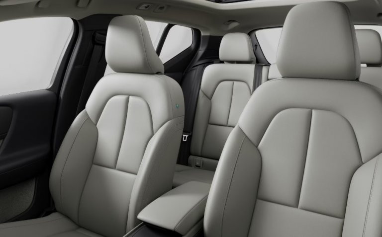 Bild 7: VOLVO PKW XC40 B4 Mild Hybrid Ultra Dark