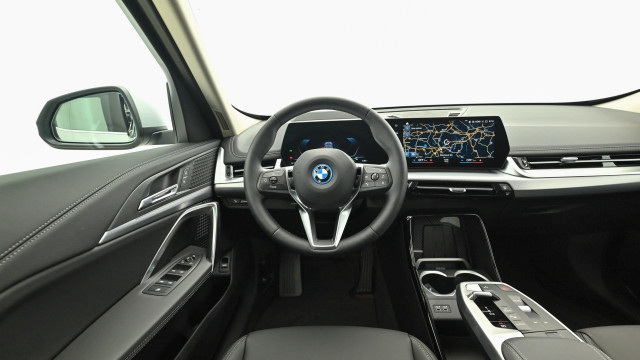 Bild 0: BMW iX1 xDrive30 U11