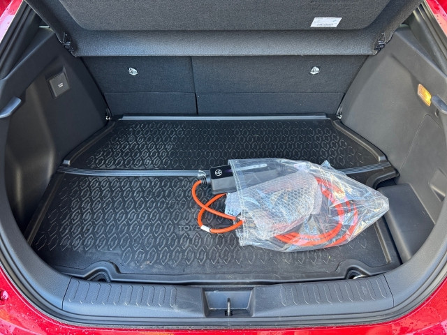 Bild 9: Toyota C-HR - 2,0 l Plugin 4x2  Active Drive CV