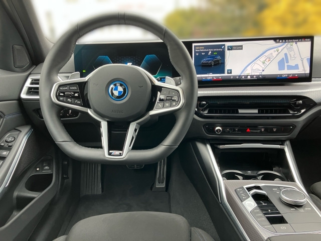 Bild 6: BMW 330e xDrive Touring G51