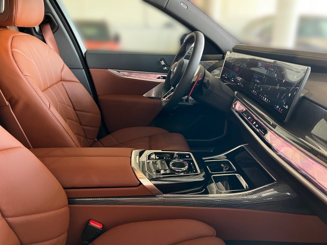 Bild 5: BMW M760e xDrive Limousine G70 XB1