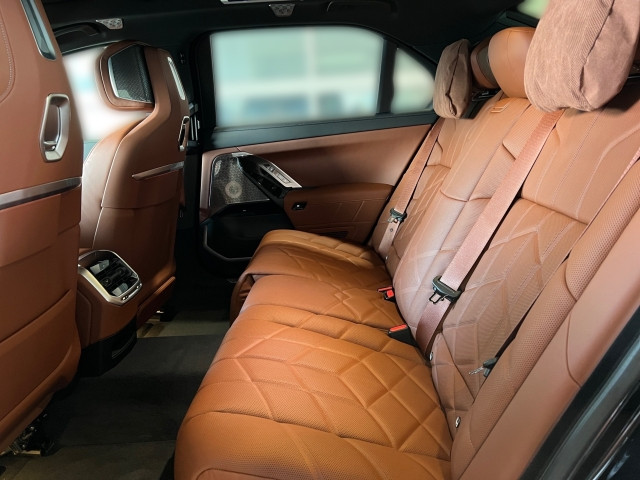 Bild 8: BMW M760e xDrive Limousine G70 XB1