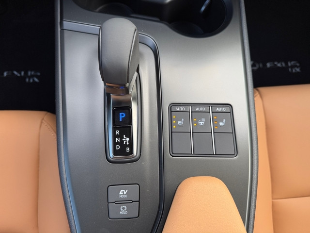 Bild 13: Lexus UX300h 2WD F-Sport Design