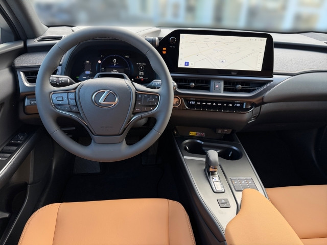 Bild 6: Lexus UX300h 2WD F-Sport Design