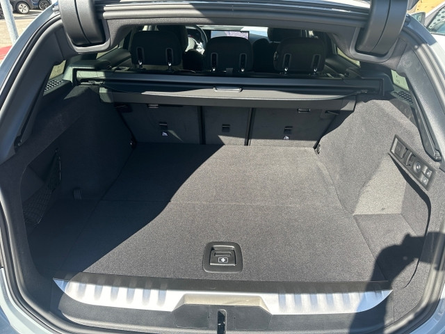 Bild 9: BMW 330e xDrive Touring G51
