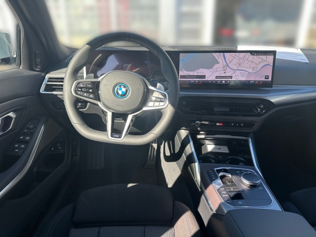 Bild 6: BMW 330e xDrive Touring G51