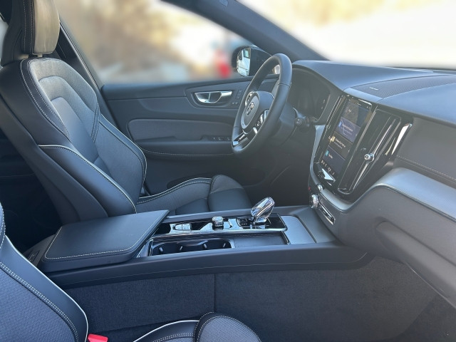 Bild 5: VOLVO PKW XC60 Ultra, T6 Plug-in Hybrid, Elektrisch/Benzin, Dark
