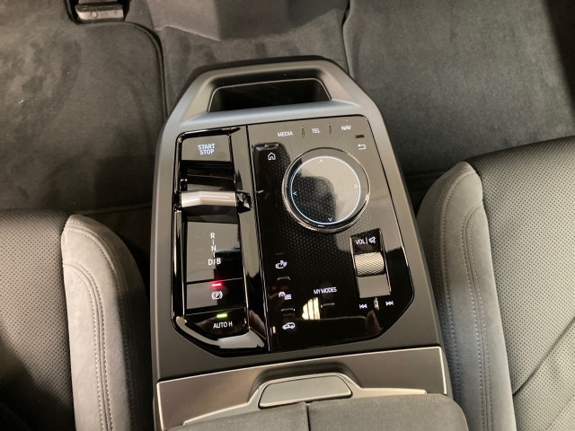 Bild 11: BMW PKW i-Serie iX xDrive45