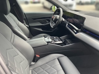 Bild 5: BMW 520d xDrive Limousine G60 B47
