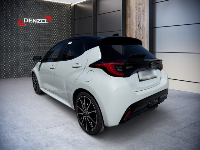 Bild 2: Toyota Yaris 1,5 130PS GR-S + Safety Paket + Infotainment Paket