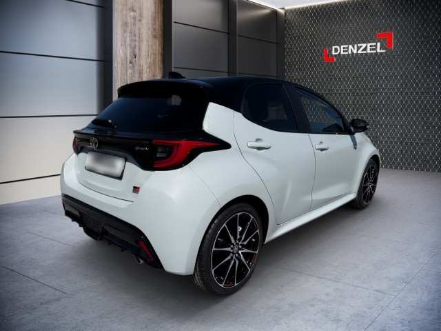 Bild 3: Toyota Yaris 1,5 130PS GR-S + Safety Paket + Infotainment Paket