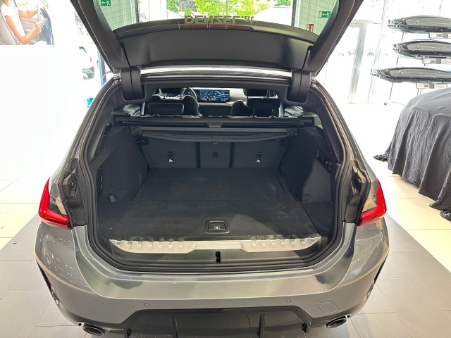 Bild 1: BMW 330e xDrive Touring G51