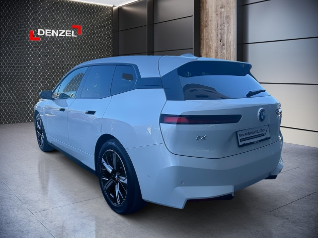 Bild 2: BMW PKW i-Serie iX xDrive45