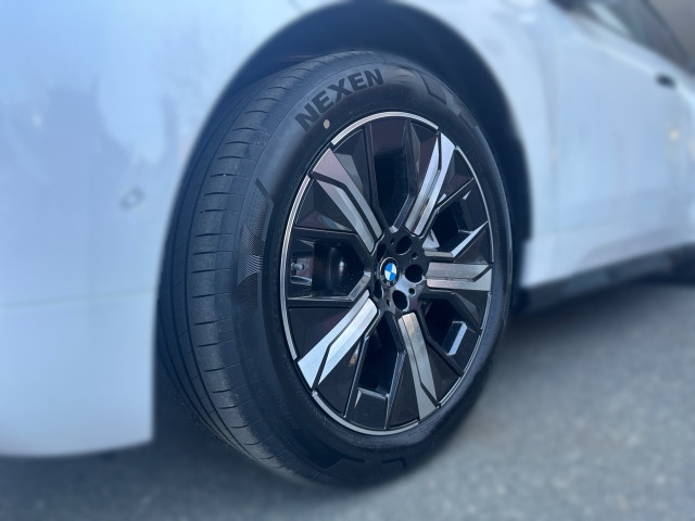 Bild 4: BMW PKW i-Serie iX xDrive45