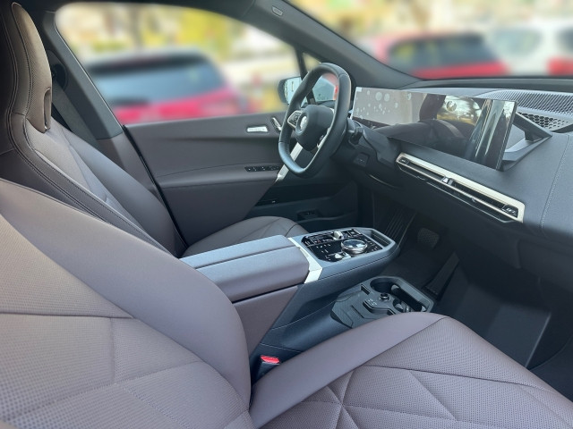 Bild 5: BMW PKW i-Serie iX xDrive45